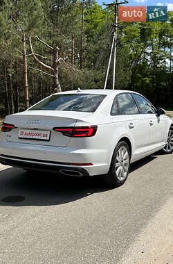 Седан Audi A4 2019 в 
