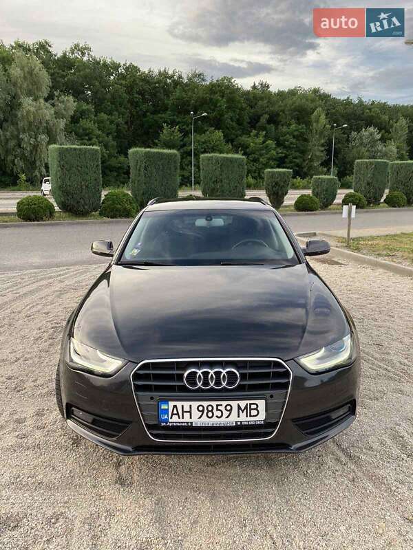 Универсал Audi A4 2013 в 