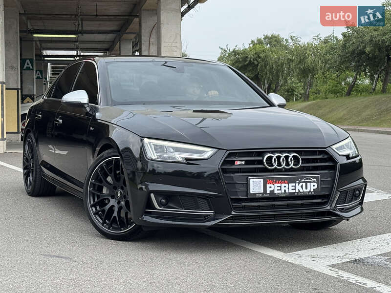 Седан Audi A4 2017 в Киеве