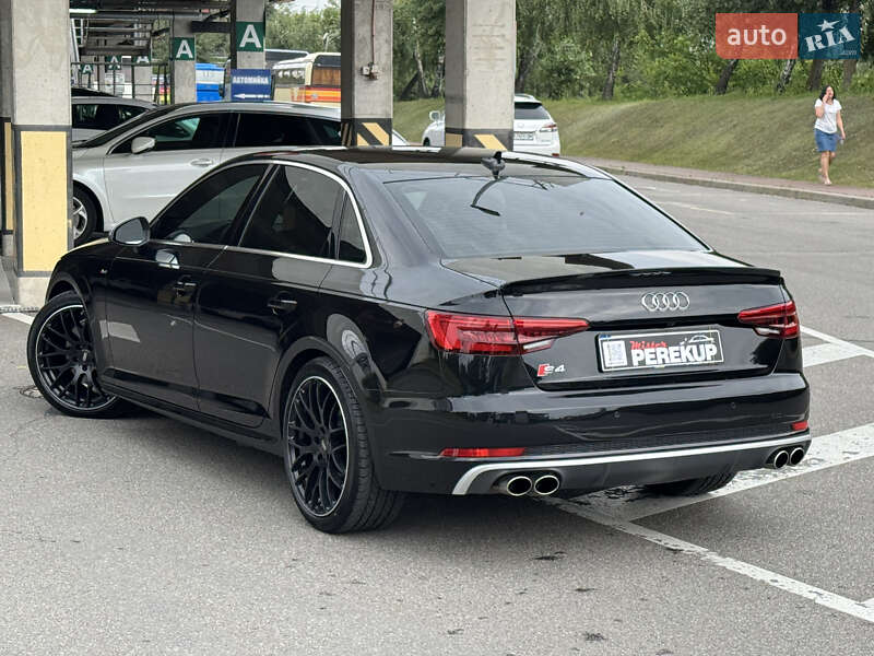 Седан Audi A4 2017 в Киеве