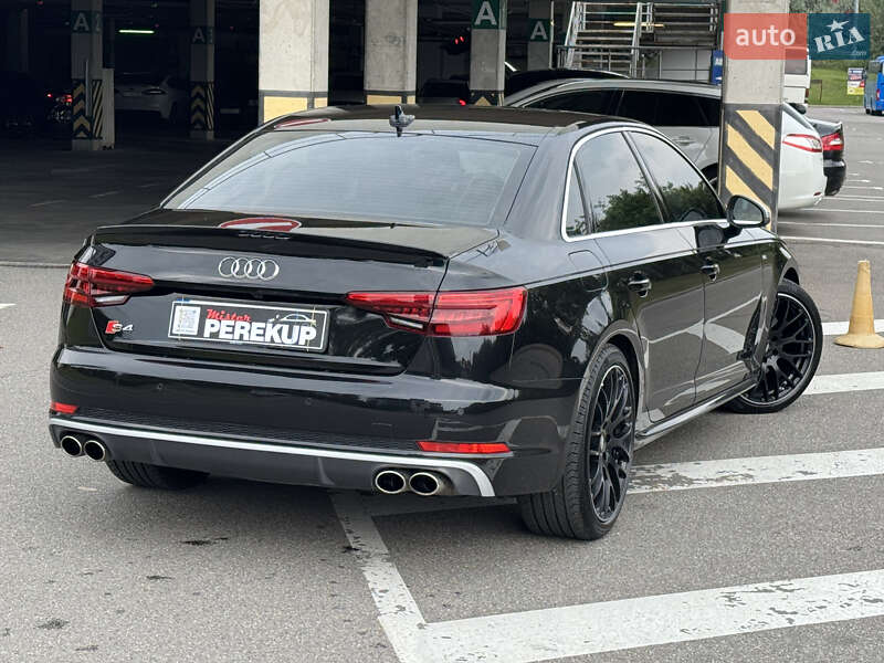 Седан Audi A4 2017 в Киеве