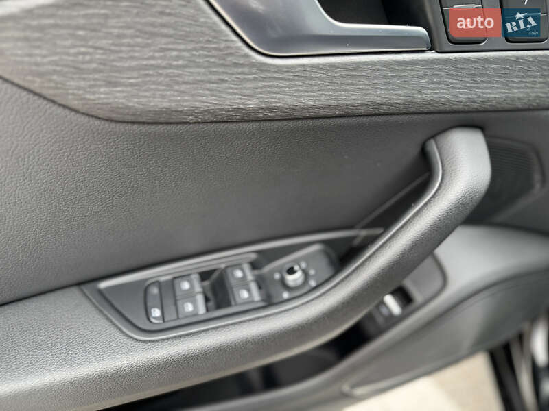 Седан Audi A4 2017 в Киеве