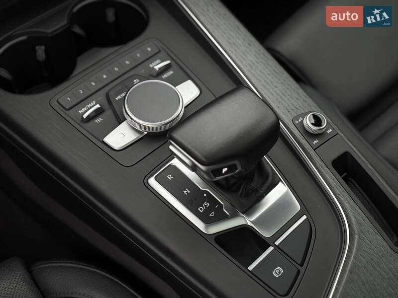 Седан Audi A4 2017 в Киеве