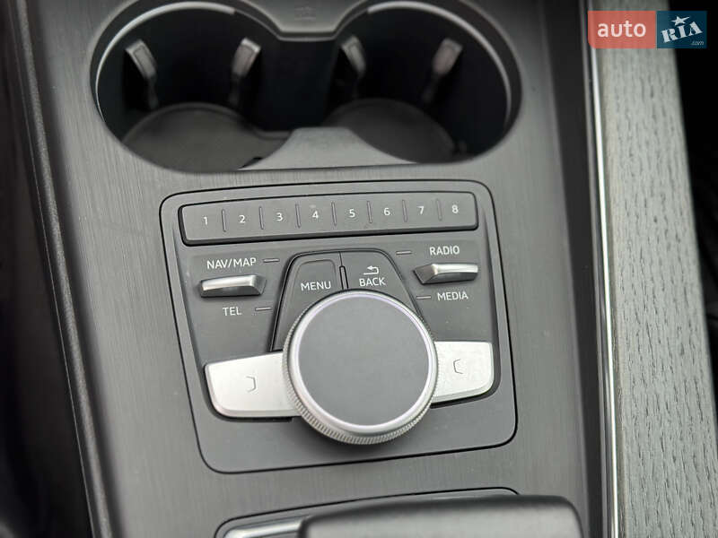 Седан Audi A4 2017 в Киеве