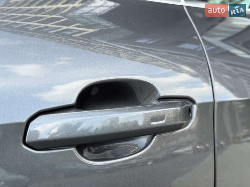 Седан Audi A4 2021 в Львові