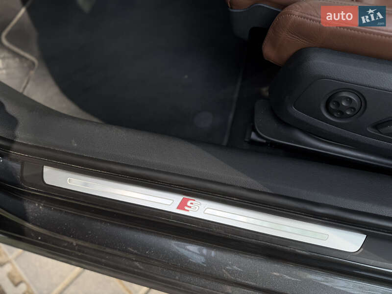 Седан Audi A4 2021 в Львові