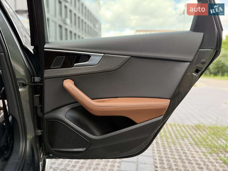 Седан Audi A4 2021 в Львові