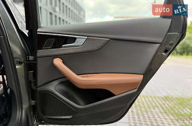 Седан Audi A4 2021 в 