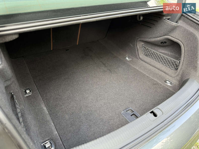 Седан Audi A4 2021 в Львові