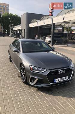 Седан Audi A4 2022 в 