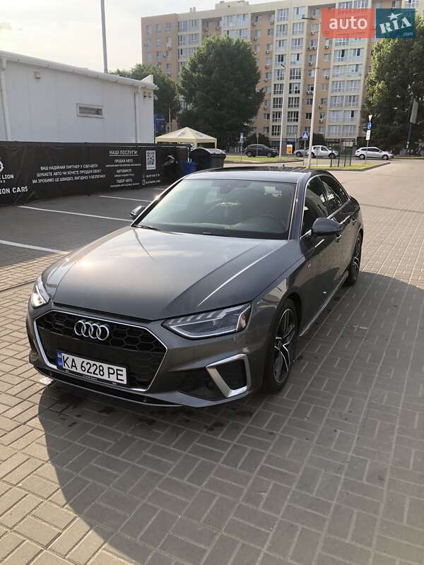 Седан Audi A4 2022 в Киеве