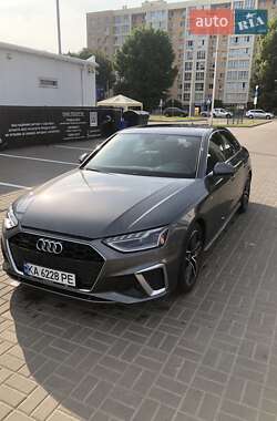 Седан Audi A4 2022 в 