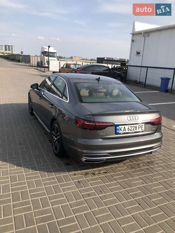 Седан Audi A4 2022 в Киеве
