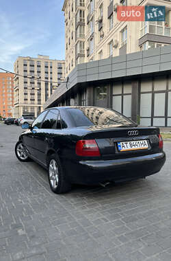 Седан Audi A4 1998 в 