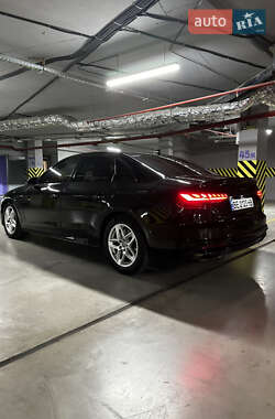 Седан Audi A4 2022 в 