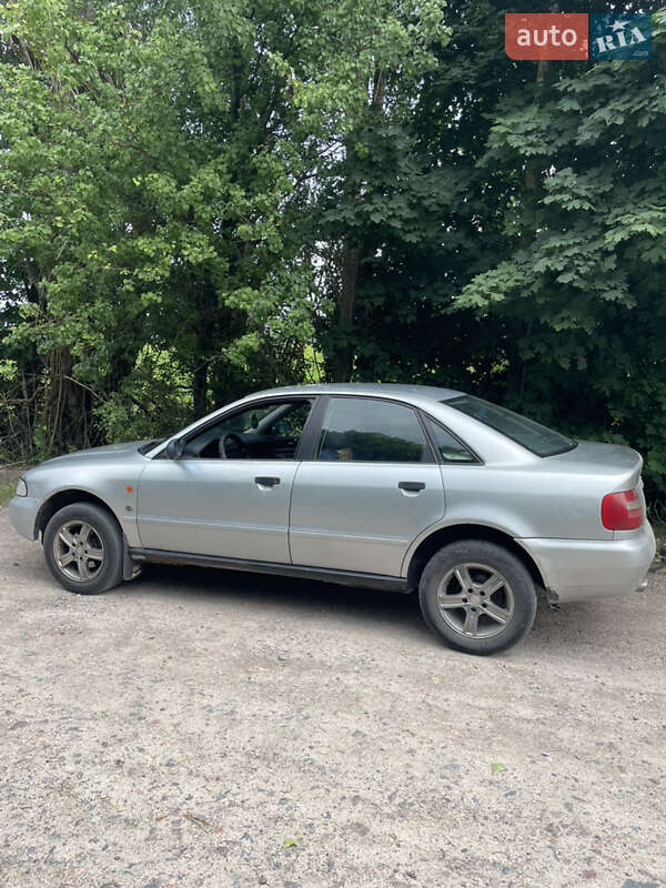 Седан Audi A4 1996 в 