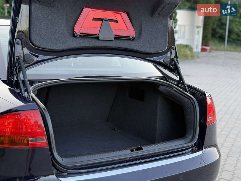 Седан Audi A4 2006 в Могилев-Подольске