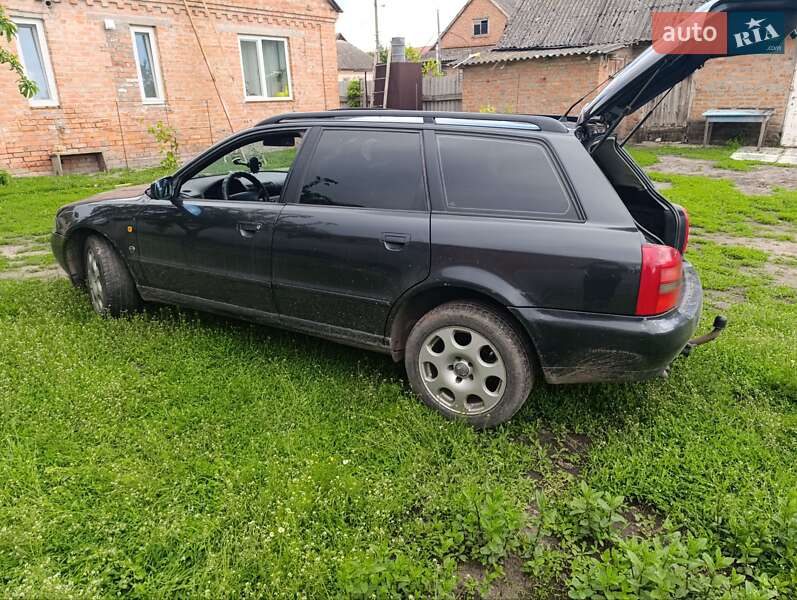 Універсал Audi A4 1997 в Миргороді
