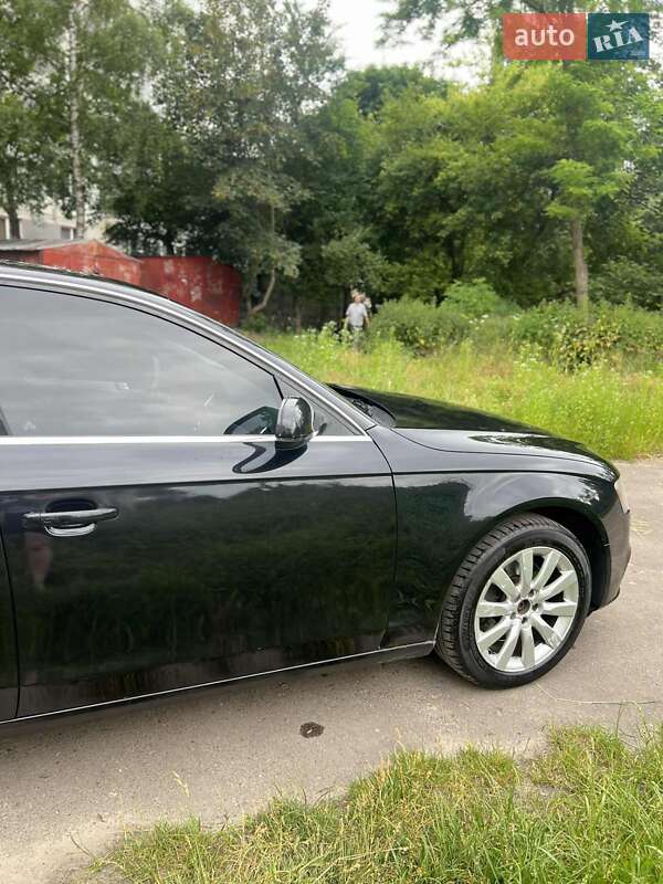Седан Audi A4 2012 в Львове