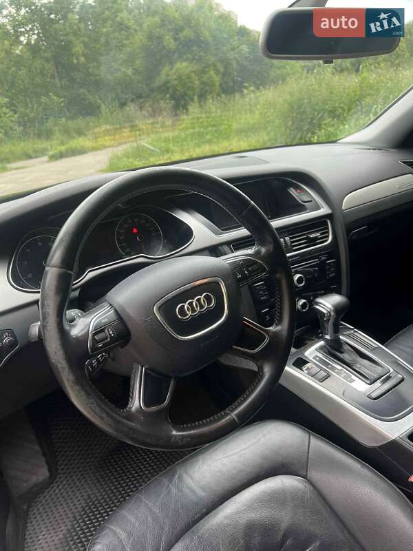 Седан Audi A4 2012 в Львове
