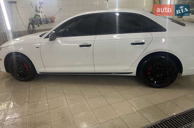Седан Audi A4 2018 в 