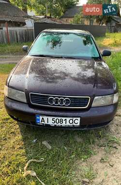 Седан Audi A4 1996 в Десне