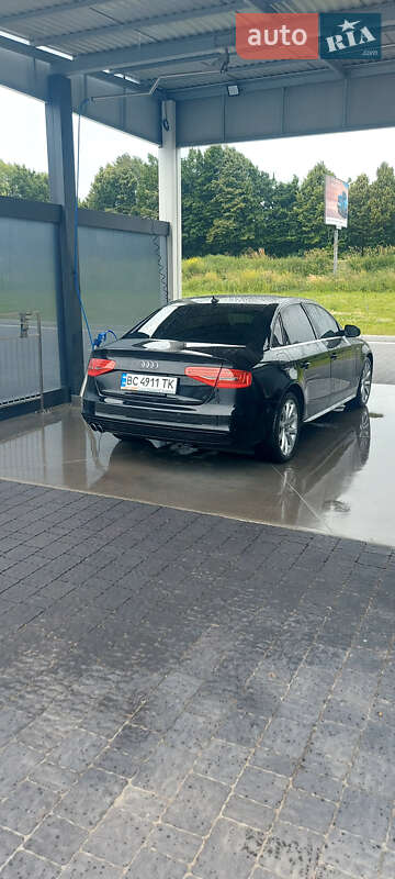 Седан Audi A4 2013 в Львове