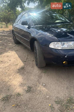 Седан Audi A4 1999 в 