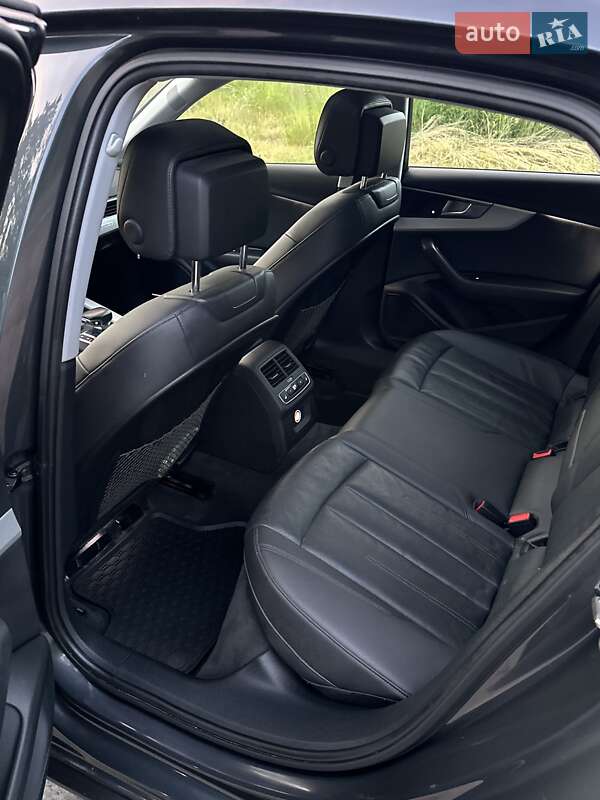 Седан Audi A4 2016 в Львове