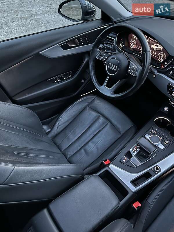 Седан Audi A4 2016 в Львове