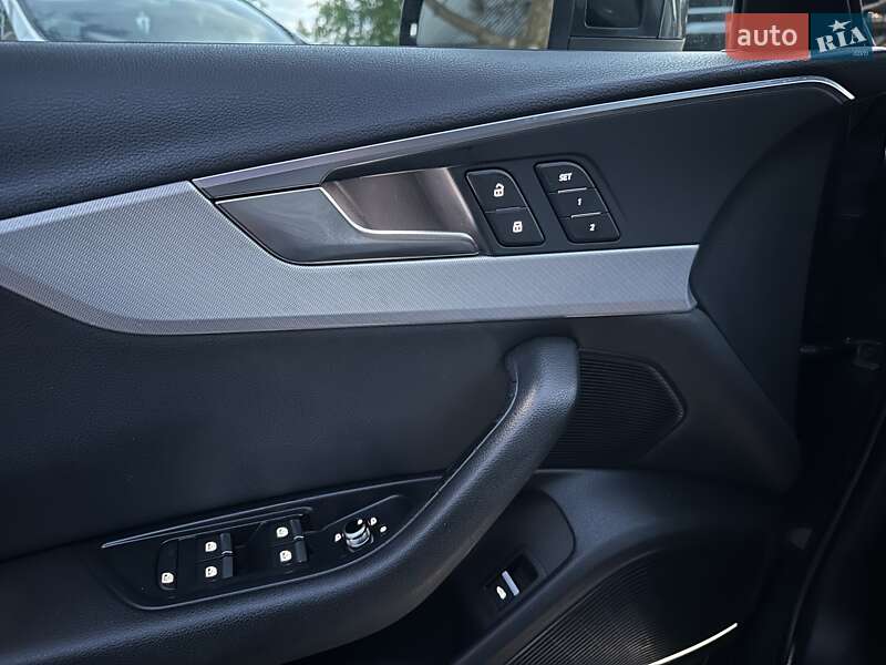 Седан Audi A4 2016 в Львове