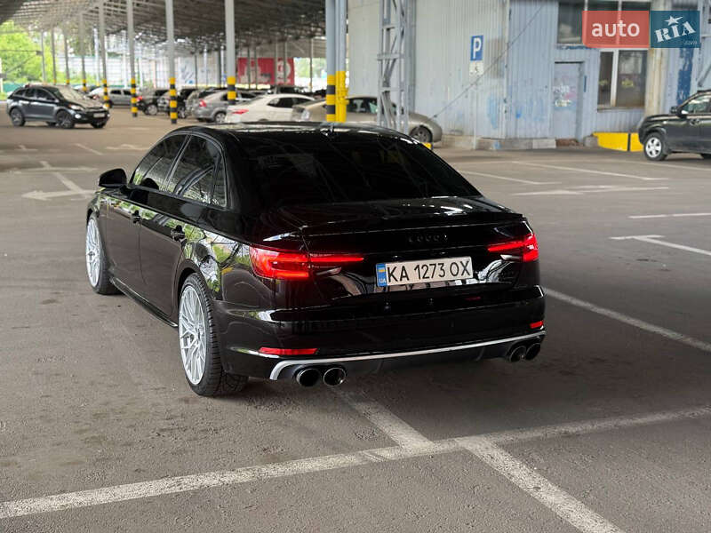 Седан Audi A4 2017 в Киеве