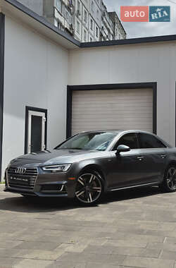 Седан Audi A4 2016 в 