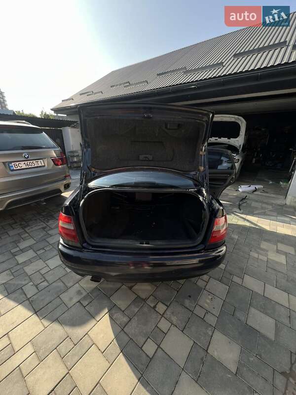 Седан Audi A4 1996 в Львове