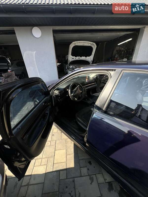 Седан Audi A4 1996 в Львове