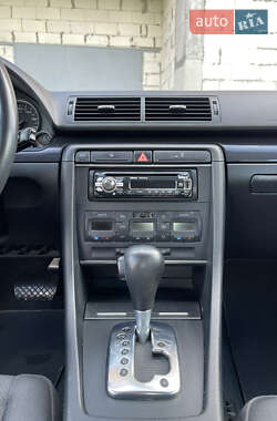 Седан Audi A4 2004 в 
