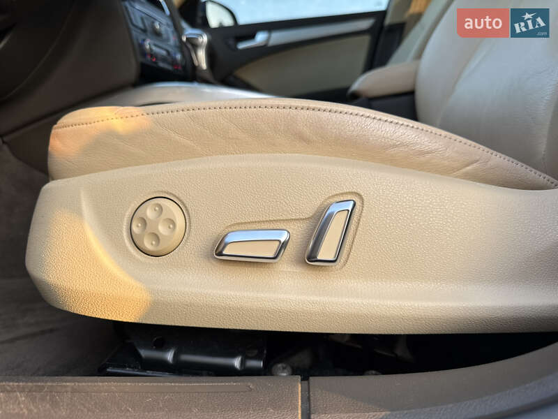 Седан Audi A4 2012 в Киеве