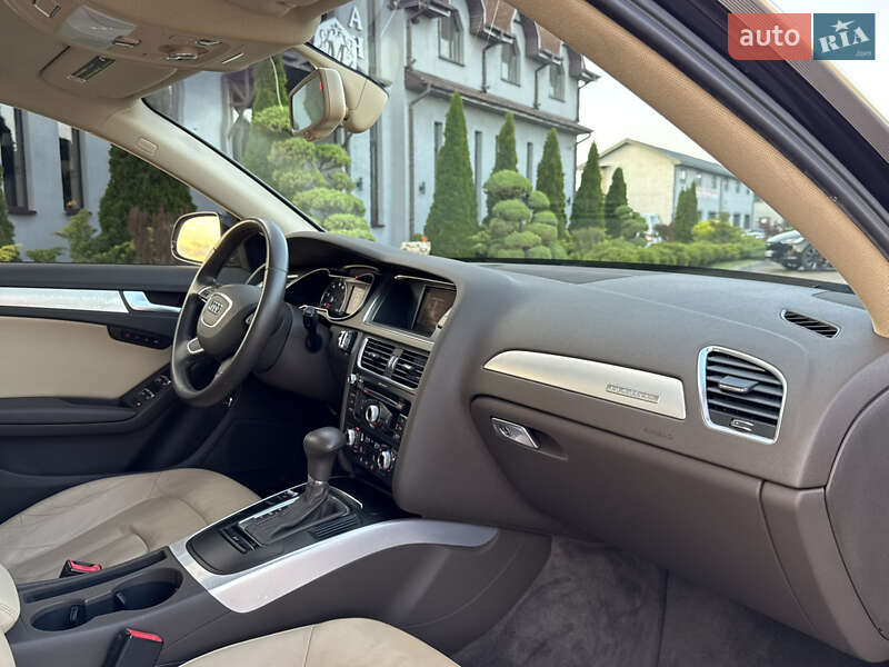 Седан Audi A4 2012 в Киеве