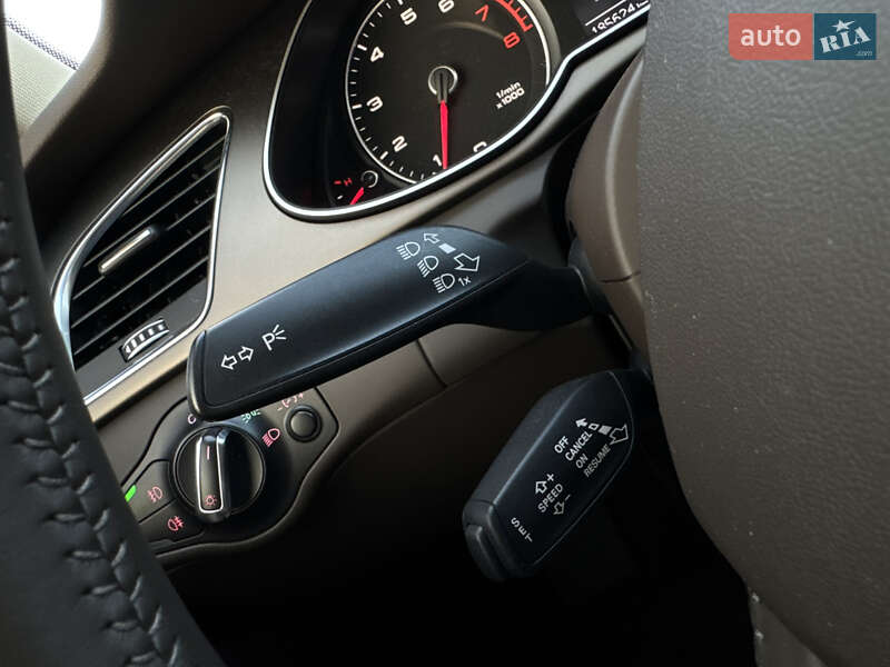 Седан Audi A4 2012 в Киеве
