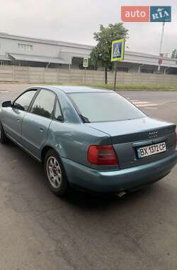 Седан Audi A4 1998 в 
