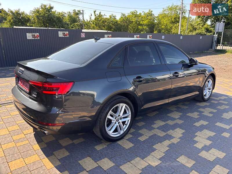Седан Audi A4 2017 в Львове
