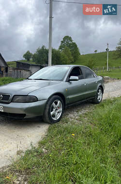 Седан Audi A4 1998 в 
