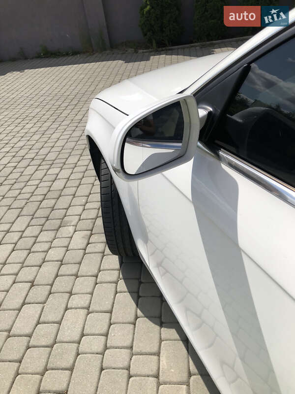 Седан Audi A4 2012 в Львове