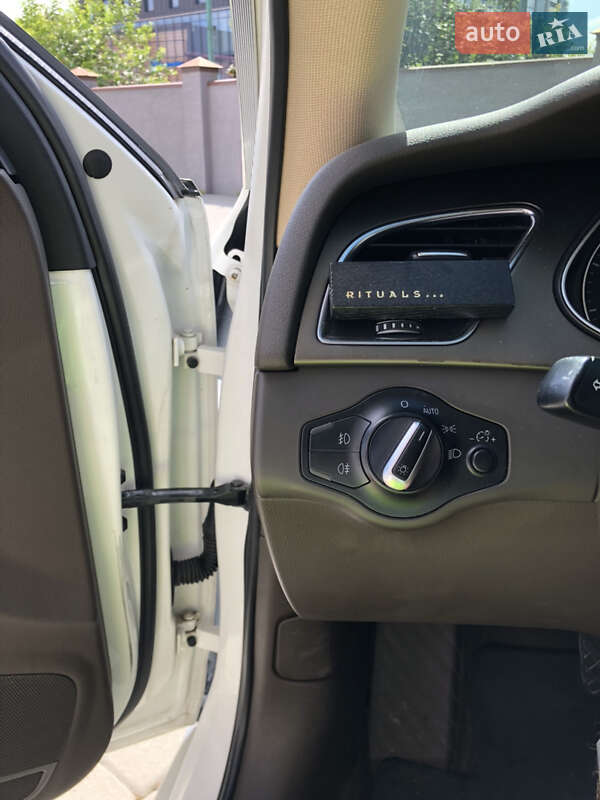 Седан Audi A4 2012 в Львове