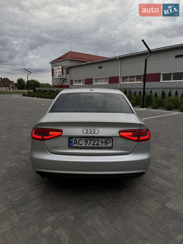 Седан Audi A4 2013 в Луцке
