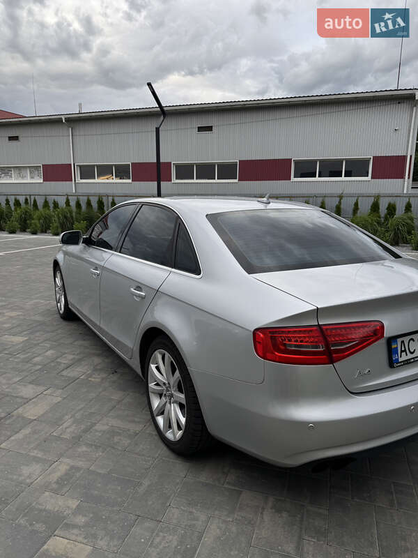 Седан Audi A4 2013 в Луцке