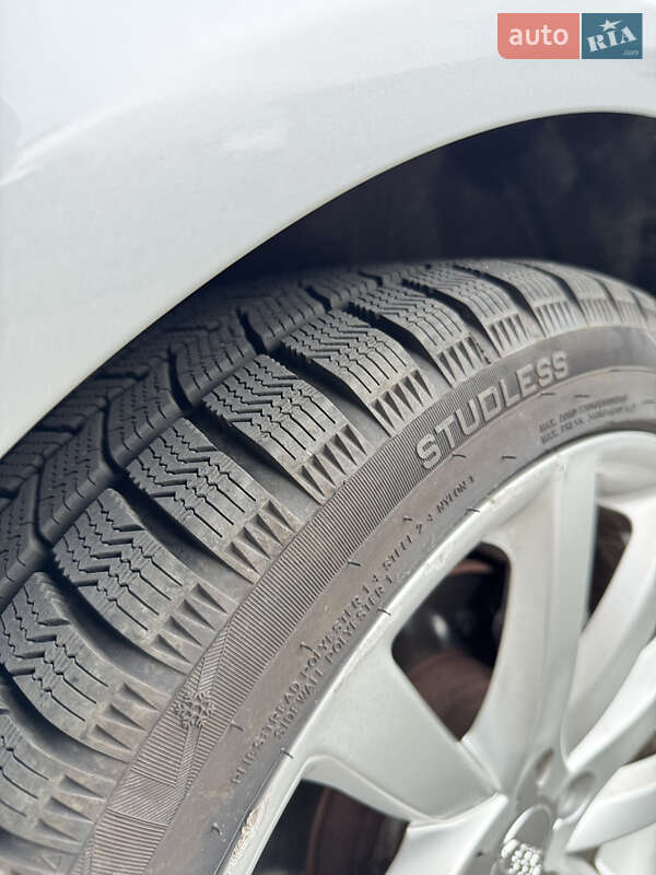 Седан Audi A4 2013 в Луцке