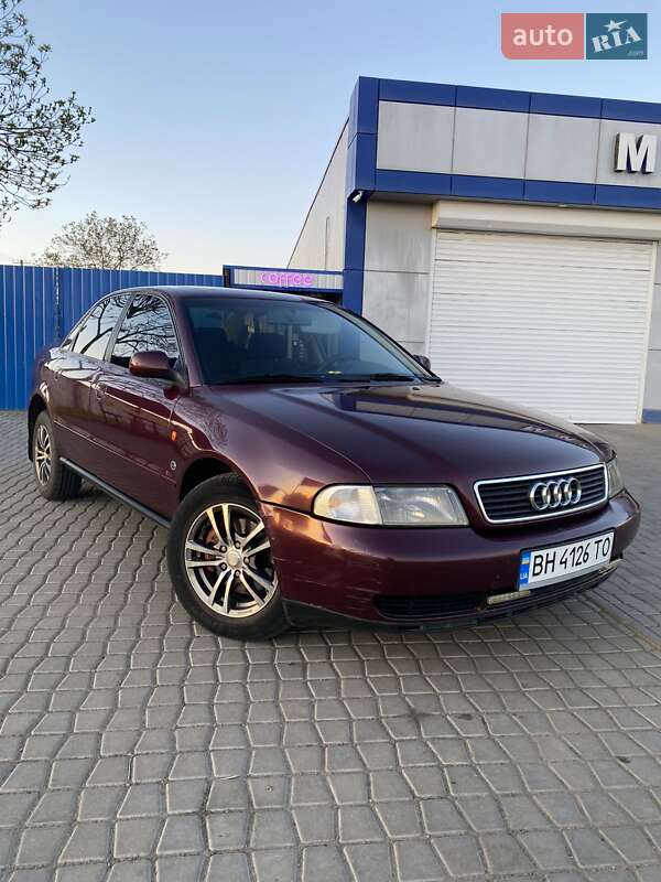 Седан Audi A4 1995 в Раздельной фото 3 Седан Audi A4 1995 в Раздельной