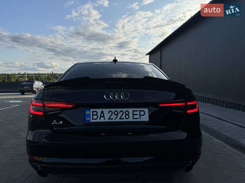 Седан Audi A4 2016 в Новоукраинке