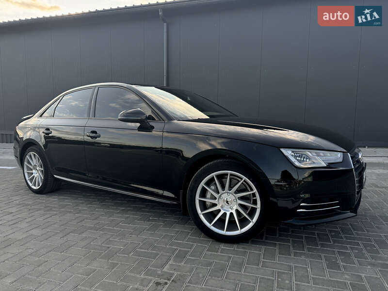 Седан Audi A4 2016 в Новоукраинке